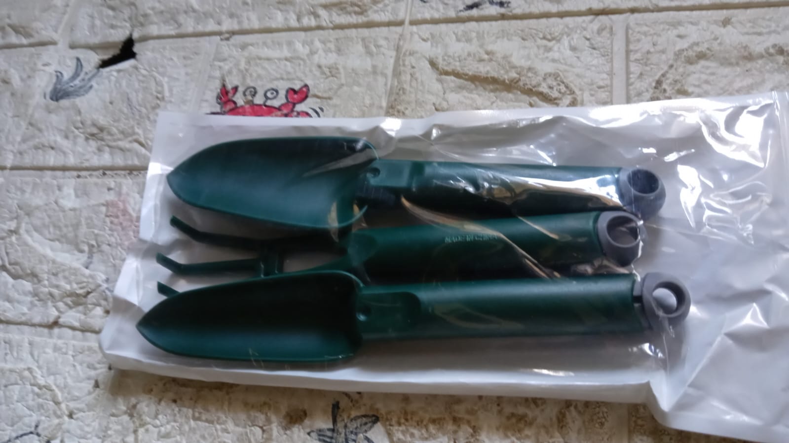 Heavy-duty gardening trowel, small hand tool for planting and potting. Heavy-duty gardening trowel, small hand tool for planting and potting.